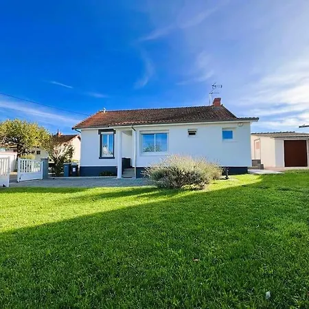 Jolie Maison, Jardin Et Parking Desertines  Exterior foto